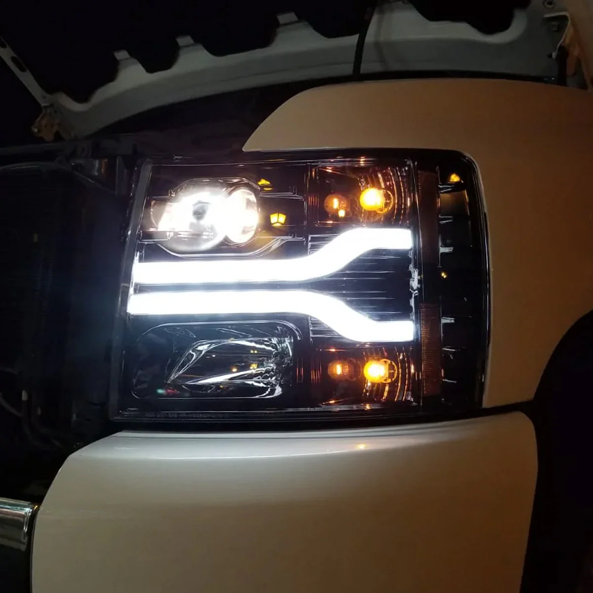 Chevrolet Silverado 07-13 (2nd Gen Single-Wheel 1500/2500/3500) Projector Headlights OLED Halos DRL - Multiple Styles - Image 2