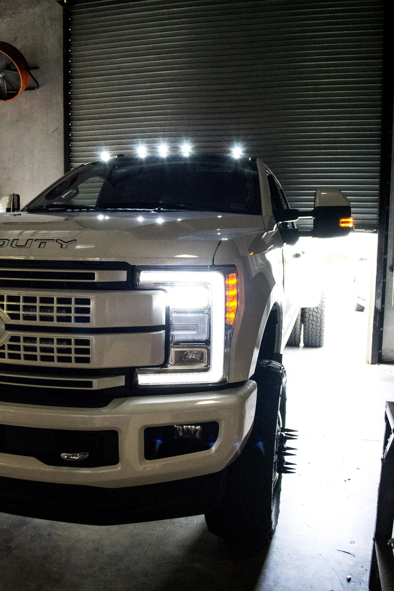 Ford Super Duty 17-22 Single 1-Piece Cab Roof Light 2-Way Front & Rear Facing Ultra High-Power LEDs (Replaces Factory/OEM Cab Roof Lights Only) - Multiple Options - Image 9