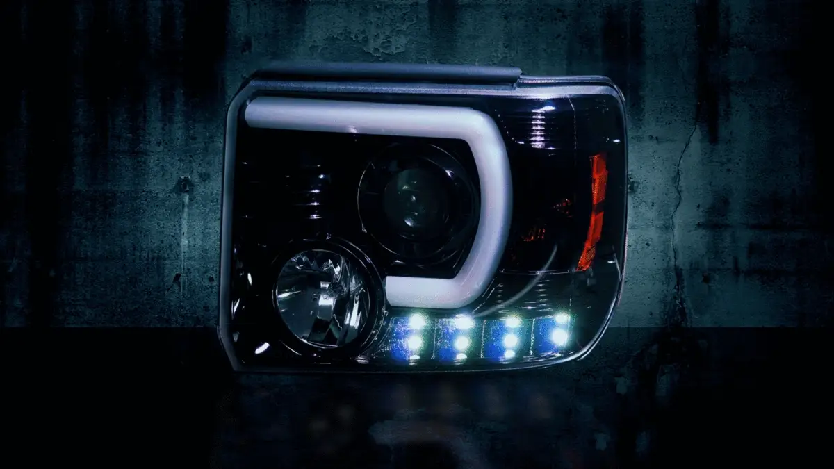 GMC Sierra 3500 15-19 Dually Projector Headlights w OLED Amber DRLs & Scanning OLED Amber Turn Signals in Smoked/Black - Image 5