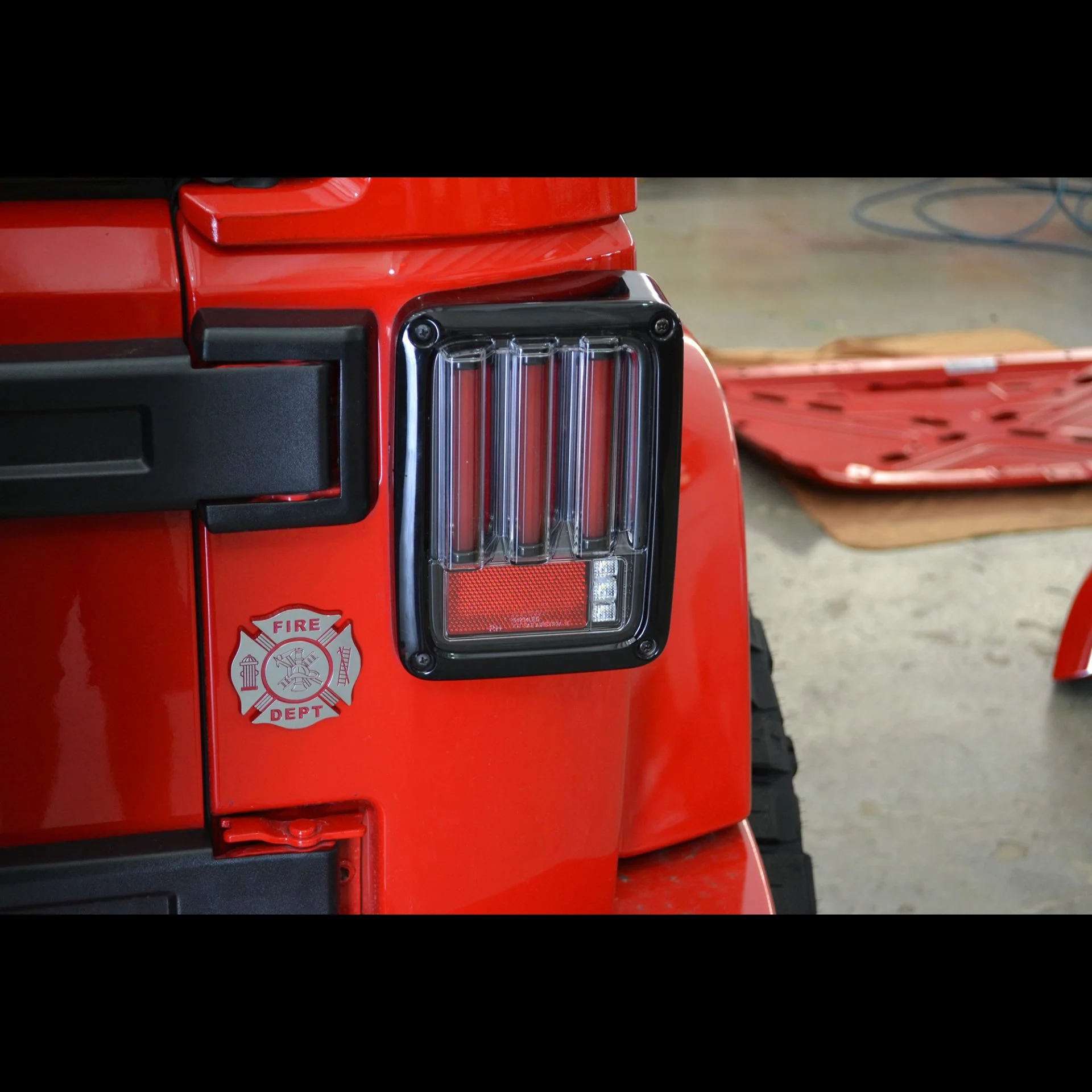 Jeep Wrangler JK 07-18 Ultra Bright Scanning OLED Bar Style Tail Lights - Multiple Lens - Image 7