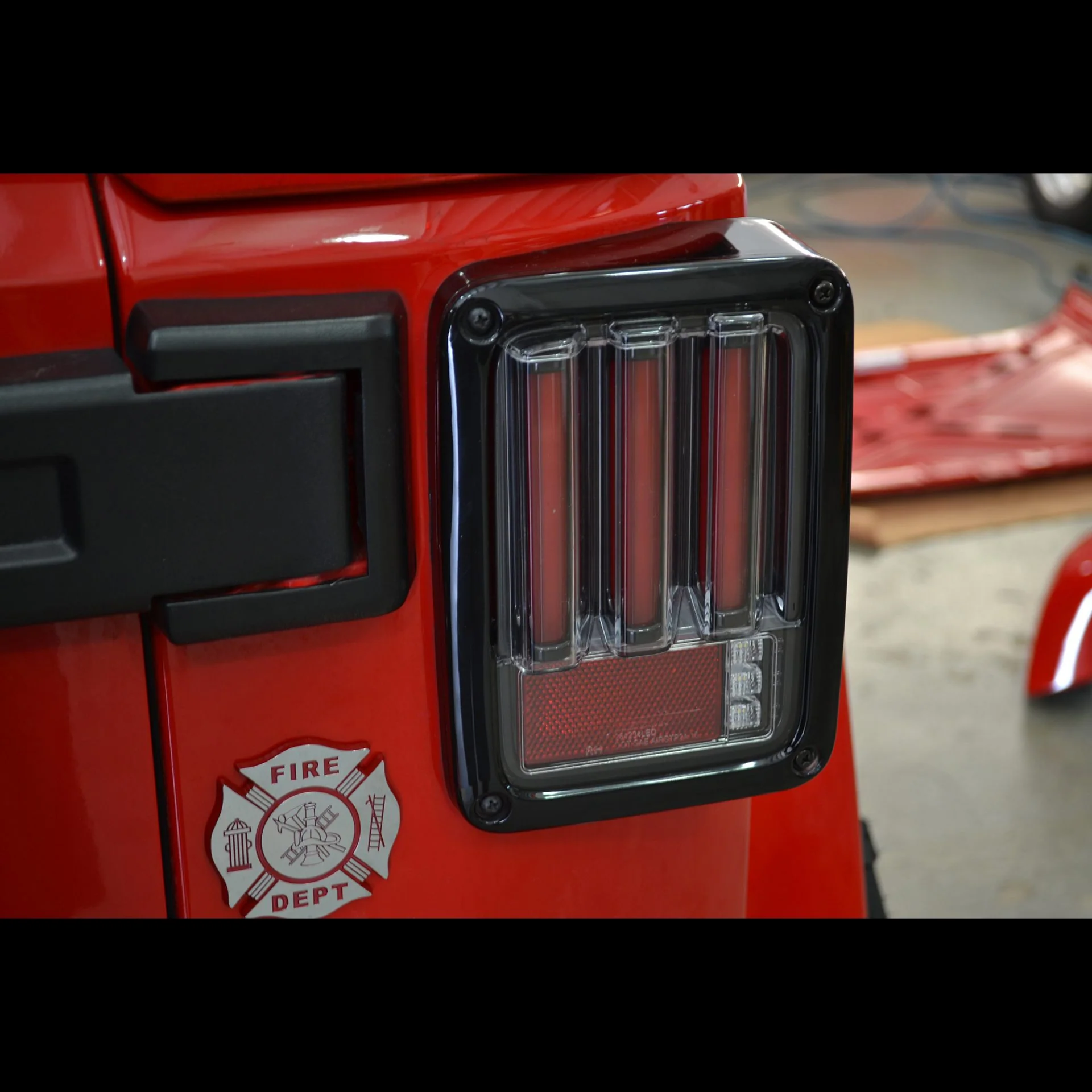Jeep Wrangler JK 07-18 Ultra Bright Scanning OLED Bar Style Tail Lights - Multiple Lens - Image 9